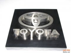 �������8